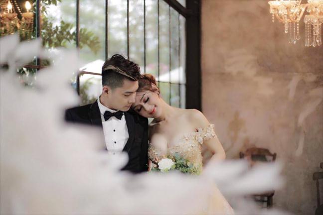 Lộ clip thử váy cưới siêu lung linh của Lâm Khánh Chi đốn tim fan Lộ clip thử váy cưới siêu lung linh của Lâm Khánh Chi đốn tim fan
